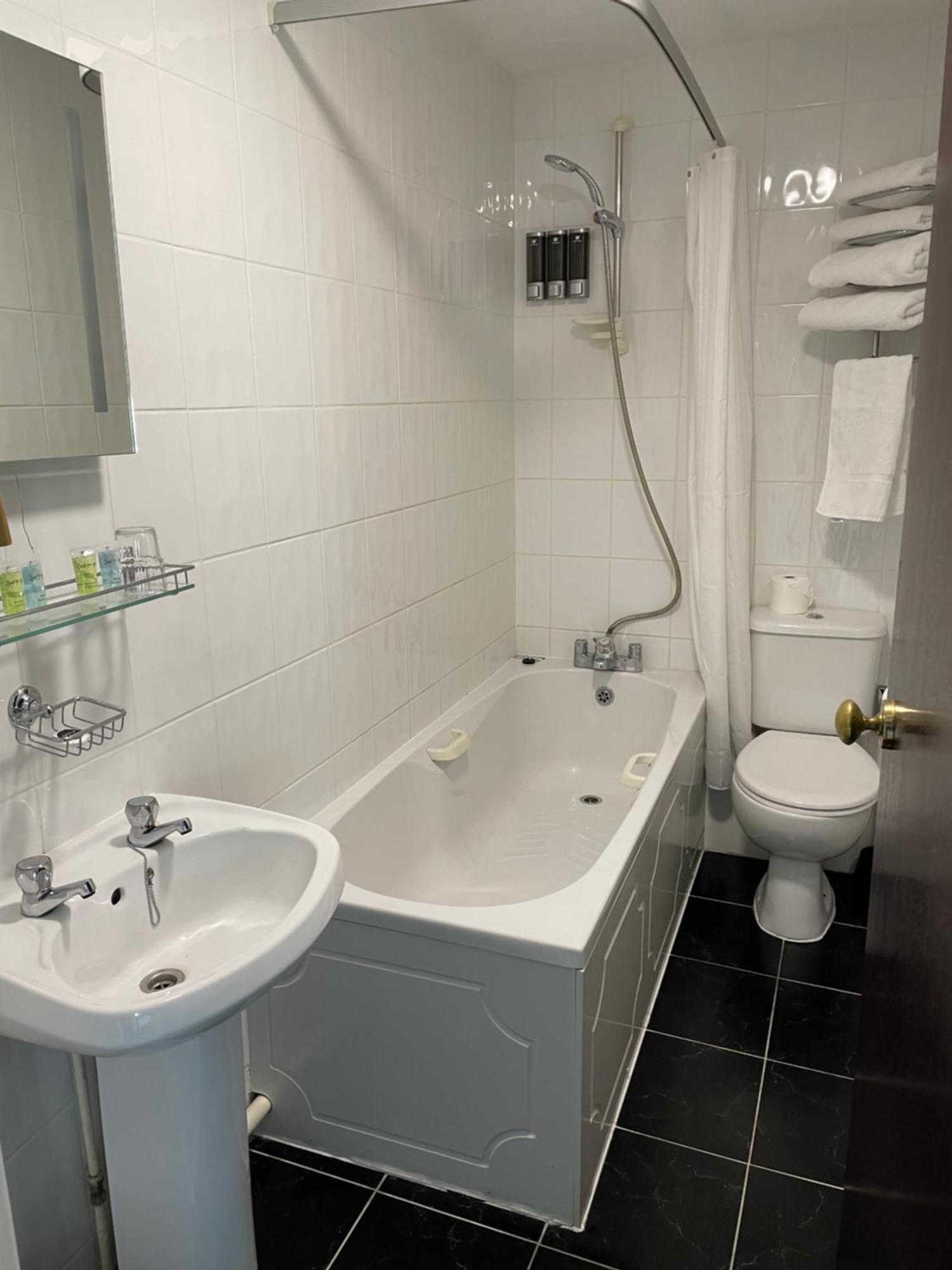 Keats Green Hotel شانكلين المظهر الخارجي الصورة